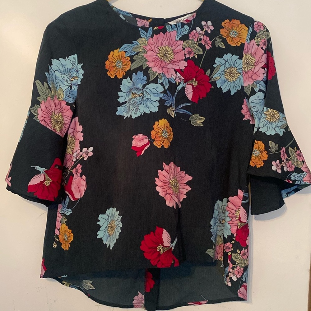 MOUSSY Green Floral Blouse with flutter sleeves size medium